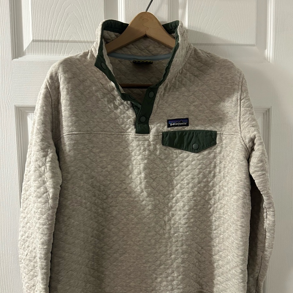 Women’s medium large Patagonia quarter zip cream green